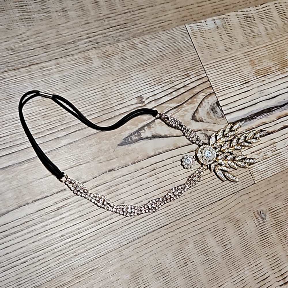 BABEYOND Art Deco 1920's Flapper Great Gatsby Inspired Leaf Medallion Pearl Head